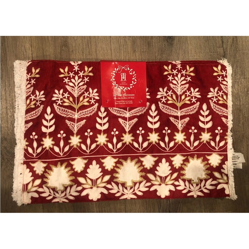 Christmas Placemats Red Beige‎ Floral Embroidered Fringe Set of 4 12x18" NEW